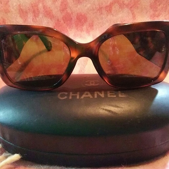 Chanel sunglasses. With Canel case. EUC - Picture 6 of 6